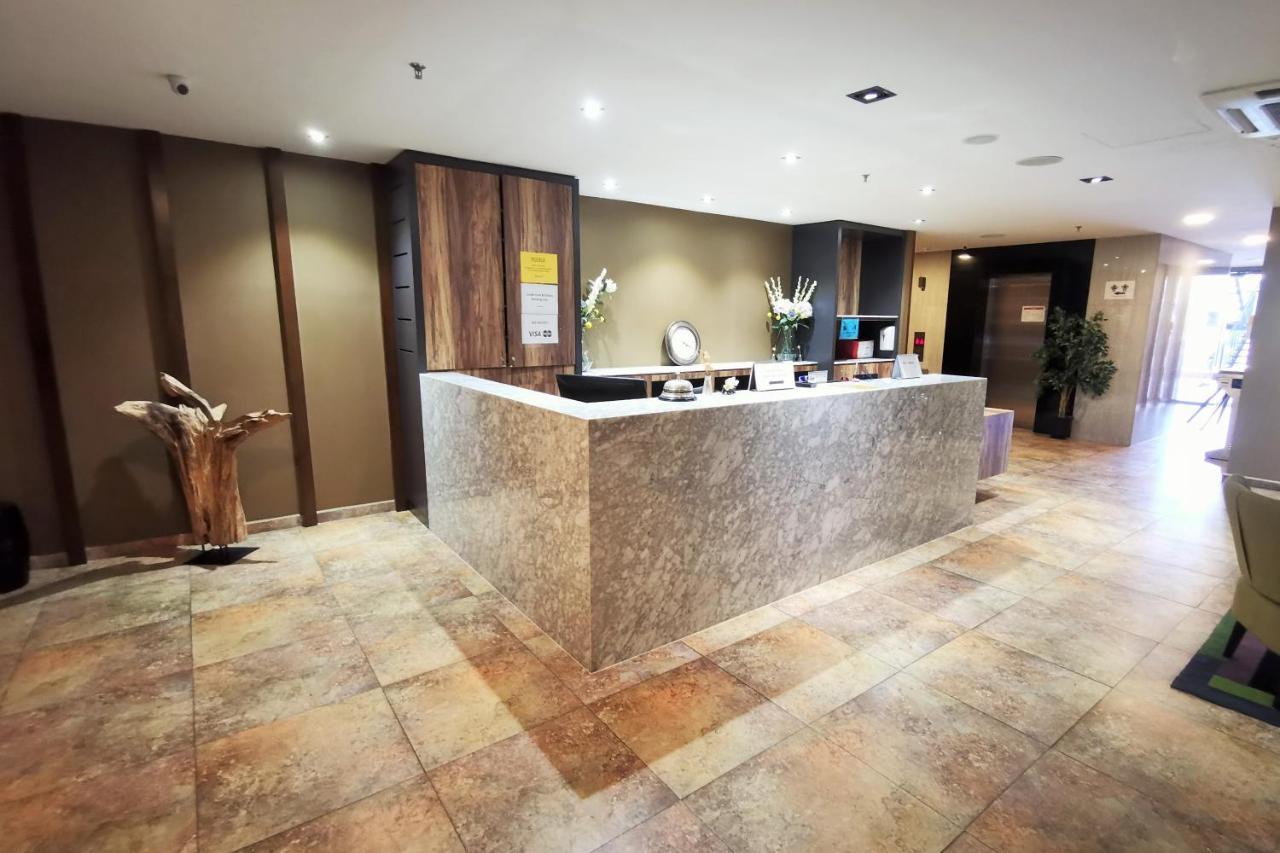 B.Suites 21 Kota Kinabalu Kültér fotó